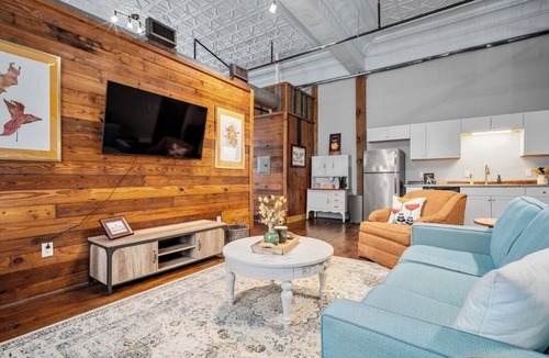 Central Business District Apartment | Stylish Downtown Mobile Loft/Walk to Dauphin St/Sleeps 6