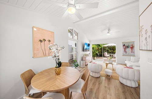 Coconut Grove House | Stylish Garden Retreat in Coconut Grove - Pink