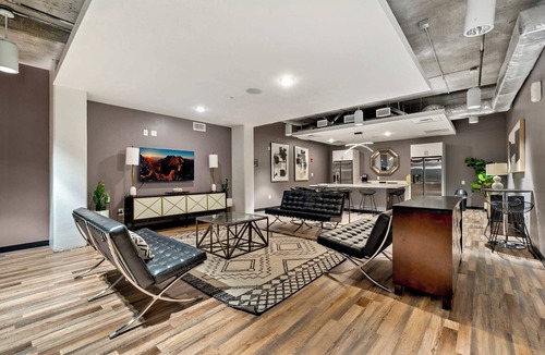 SoNo Apartment | Stylish King Bed Studio Apartment ATL