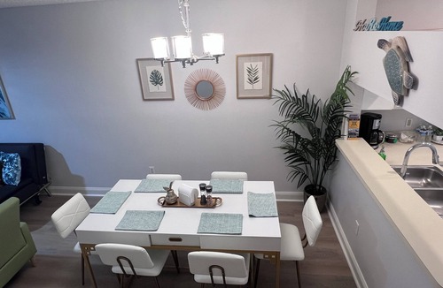 New Tampa House | Stylish Long Stay: KING Bed-Pool-Wifi-Gated-Pets-Tampa Palms-Moffitt Cancer Ctr