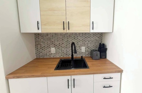 North Beach Apartment | Stylish Newly Renovated Boutique 210–Walk to Beach