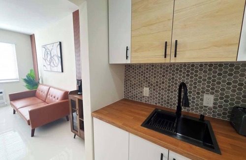 North Beach Apartment | Stylish Newly Renovated Boutique 210–Walk to Beach