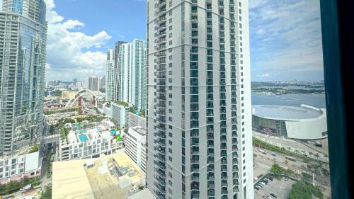 Downtown Miami House | Stylish One Bedroom in the heart of vibrant Downtown- Daily resort fee and parking not included