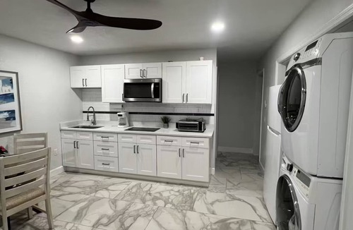 Brandon House | Stylish Retreat Resort Backyard Near Tampa
