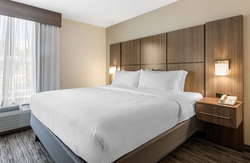 Tropic Hotel | Stylish Viera Getaway | 2 Units | Steps from The Avenue Viera - 1.9 miles | Pool