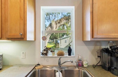Hernando House | Sublime Sunrise lakefront Dock, FirePit Kayak fishing Boat&boat trailer Parking