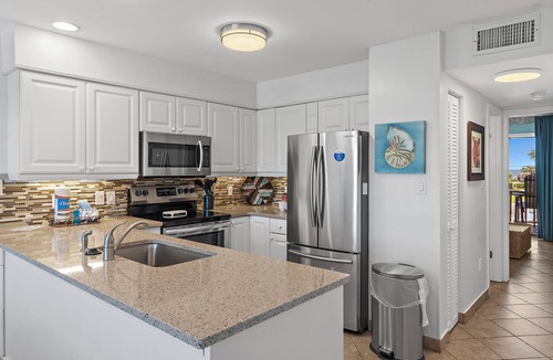 Miramar Beach House | SUMMER BOOKING SPECIALS ~ BEACH SERVICE INCLUDED ~ SPEND SOME TIME AT THE BEACH!