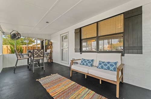 Kiska Beach House | Summer Discounted Rates l 5 Mins Beach & 30A l Outdoor TV