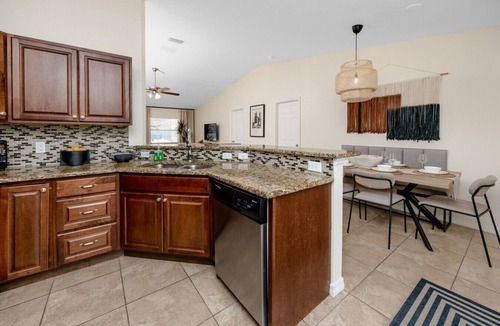 Terrace Park House | Summer Safari - GORGEOUS Home Near Busch Gardens & USF