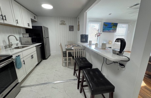 Florida Panhandle House | Sun & City Gem: The Perfect Hub for Downtown Vibes & Beach Escapes