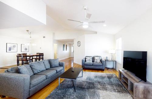 Crystal Beach House | Sun Sailing