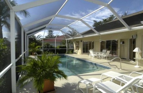 Crown Pointe House | Sundrenched Florida Paradise !