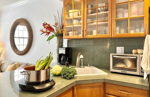 Palm Beach Condo | SunDrift Suite: 1br - Kitchen - Clean - Parking! - Pool - Walk Beach & Grocery