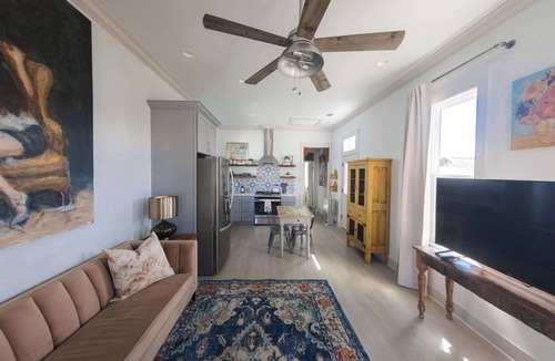 Old East Hill House | Sunflower Cottage Downtown