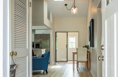 Palm Harbor House | Sunny 2BR/2BA Coastal Retreat – Walk to Dining, Near Beach & Trails