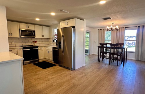 Jasmine Lakes House | Sunny 2BR Retreat · Enclosed Patio · Pet Friendly · Near Gulf Beaches