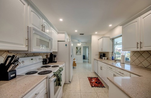 Caloosahatchee House | Sunny and Bright! Gulf access, kayaks, bikes, DOCKSIDE DREAMS, Villa 15