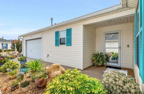 Sabal Chase Villa | Sunny Days 3-bedroom villa 1 mile S of Lake Sumter! Golf Cart Included!