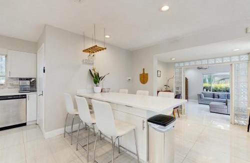 Hollywood Lakes House | Sunny Oasis