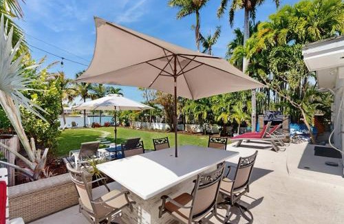 Hollywood Lakes House | Sunny Oasis