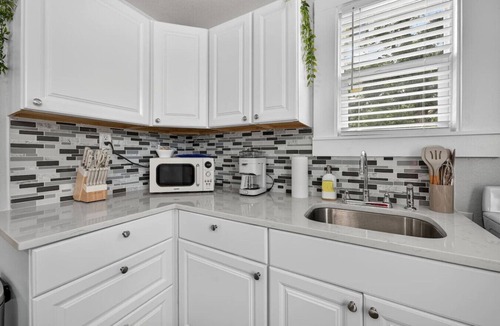 South Pensacola Cottage | Sunny Pensacola Studio Near Beach & Downtown