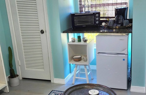 United Central House | Sunny priv. entrance suite & bathroom w/patio close to beach & Downtown