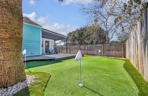 Dolphin's Cove House | Sunny Retreat near Golf Courses and Mayo Clinic