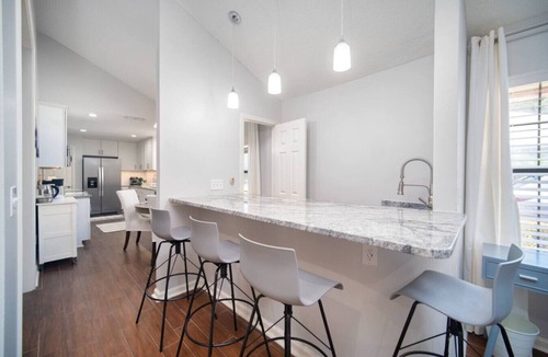 Southside House | ~Sunny Spring Pad Sleeps 12 Sps & Beaches~