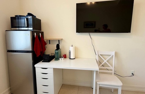 Bonita Shores Apartment | Sunny Studio – Beach Gear – Walk to Gulf