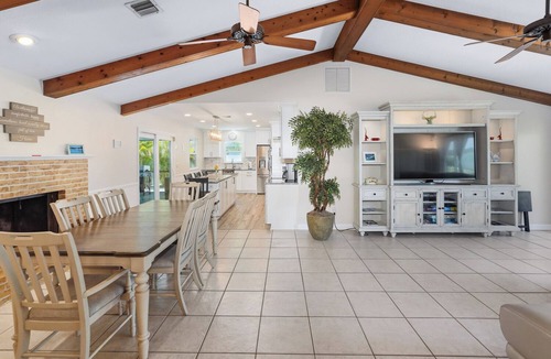South Venice House | Sunset Beach Retreat - Pool, Private Fenced Yard, Near Beach, Small Dog Friendly