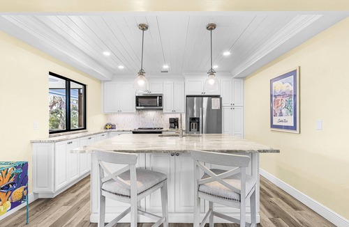 Captiva House | Sunset Captiva #13 – Steps to Beach, community Pool and Village with King Bed