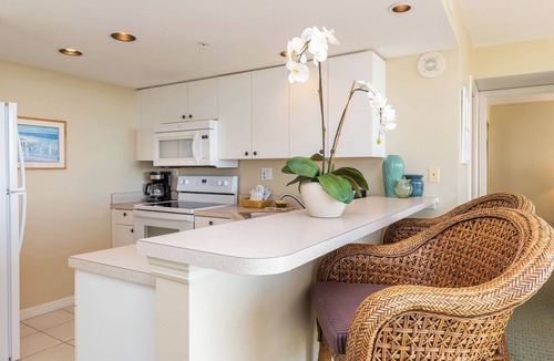 Fort Myers Beach Hotel | Sunset View Stay with Pool & Parking Near Estero Bay Kayaking Routes | 3 Units