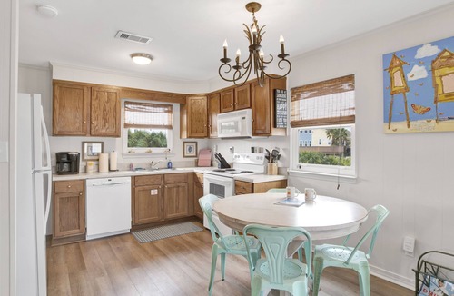 Villa Segunda House | Sunshine Beach House Private Heated Pool Walk to Sound & Gulf Pet Friendly