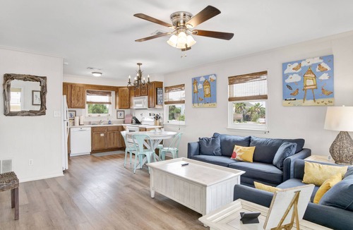 Villa Segunda House | Sunshine Beach House Private Heated Pool Walk to Sound & Gulf Pet Friendly