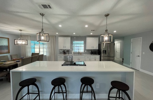 Holiday Cove House | Sunshine Serenity: Island Bliss 3bd/2ba Home Close to Cruise Port and Beaches
