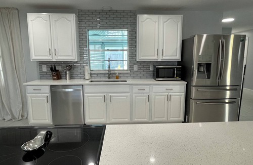 Holiday Cove House | Sunshine Serenity: Island Bliss 3bd/2ba Home Close to Cruise Port and Beaches