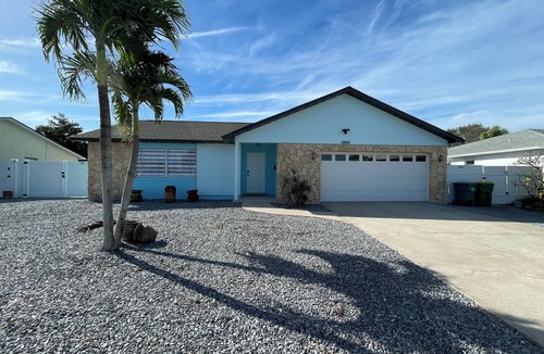 Holiday Cove House | Sunshine Serenity: Island Bliss 3bd/2ba Home Close to Cruise Port and Beaches