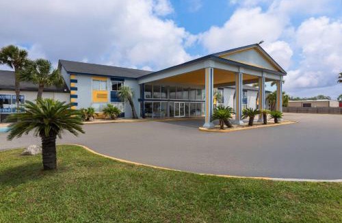Biloxi Hotel | Super 8 by Wyndham Biloxi at the Beach