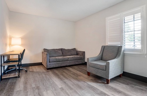 Daleville Hotel | Super 8 by Wyndham Daleville/Fort Novosel