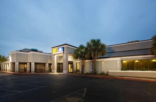 Mobile Hotel | Super 8 by Wyndham Mobile I-65