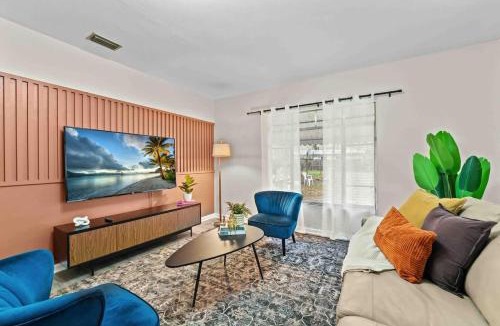 Historic Downtown Kissimmee House | SUPER BOHO - Lake Toho Timeless Charm