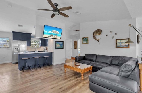 Breezeswept Beach Estates House | Super Cute, Well Maintained 2BR Canal Home in Ramrod Key - Great Boating Access!