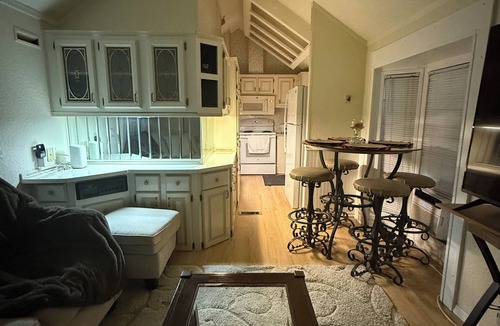 Diplomat Cottage | Superb 1-bedroom cottage with AC in North Fort Myers