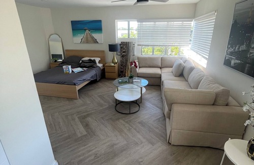 North Beach Apartment | Superb apartment with AC in Miami Beach 1 Block from the Beach