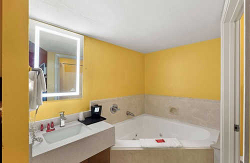 Gulfport Hotel | SureStay by Best Western Gulfport