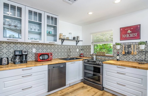 Cocoa Isles House | Surf House Cocoa Beach.Family-Friendly, Walk to Beach!