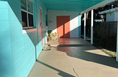 Cocoa Beach House | Surfbreak Bungalow | Walk to Beach