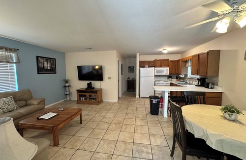 Salt Springs Cottage | t #10 2-bedroom cottage in Salt Springs Under New Manage. Ice machine on site.