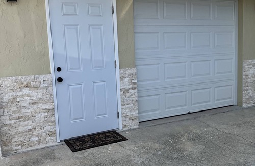 San Carlos Park Apartment | t1.Peaceful Getaway in Fort Myers – Great Location! t2.Spacious & Stylish Apartm