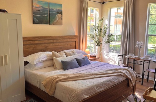Windwood Bay Apartment | Ta-da! How does this look? Modern Vacation Studio Minutes Away From The Parks!